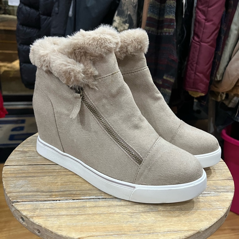 Women's Tan Wedge Sneakers SZ 9
